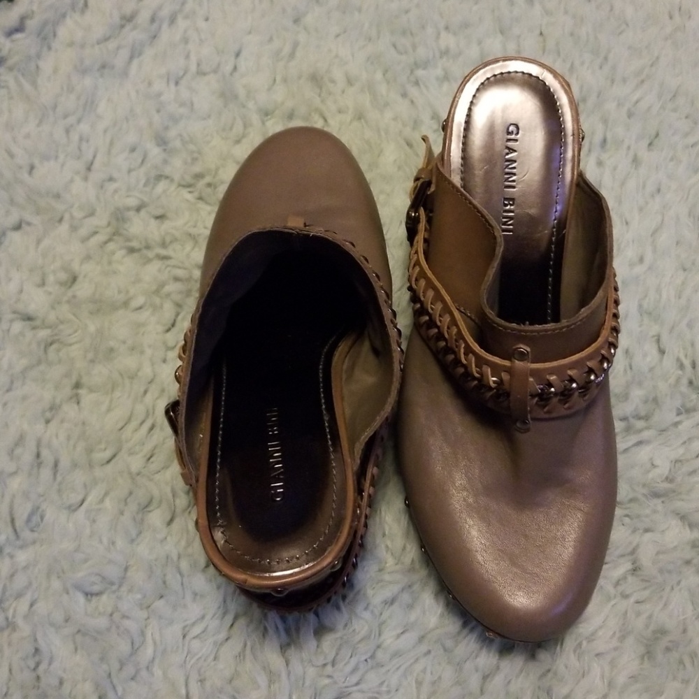 Clogs - Picture 3 of 5